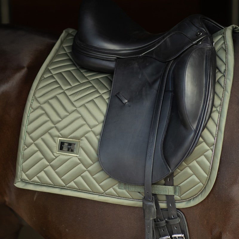 Equestrian Stockholm - Tapis de dressage Striking Valley Modern vert | - Ohlala