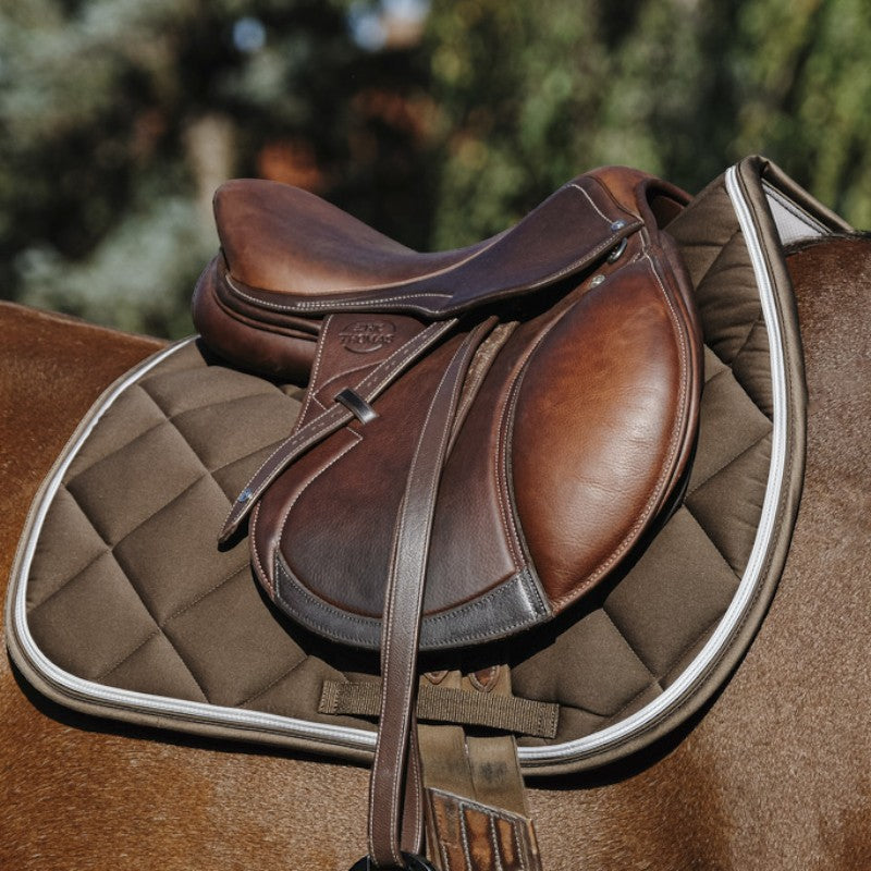 Equithème - Tapis de selle Classic marron foncé | - Ohlala