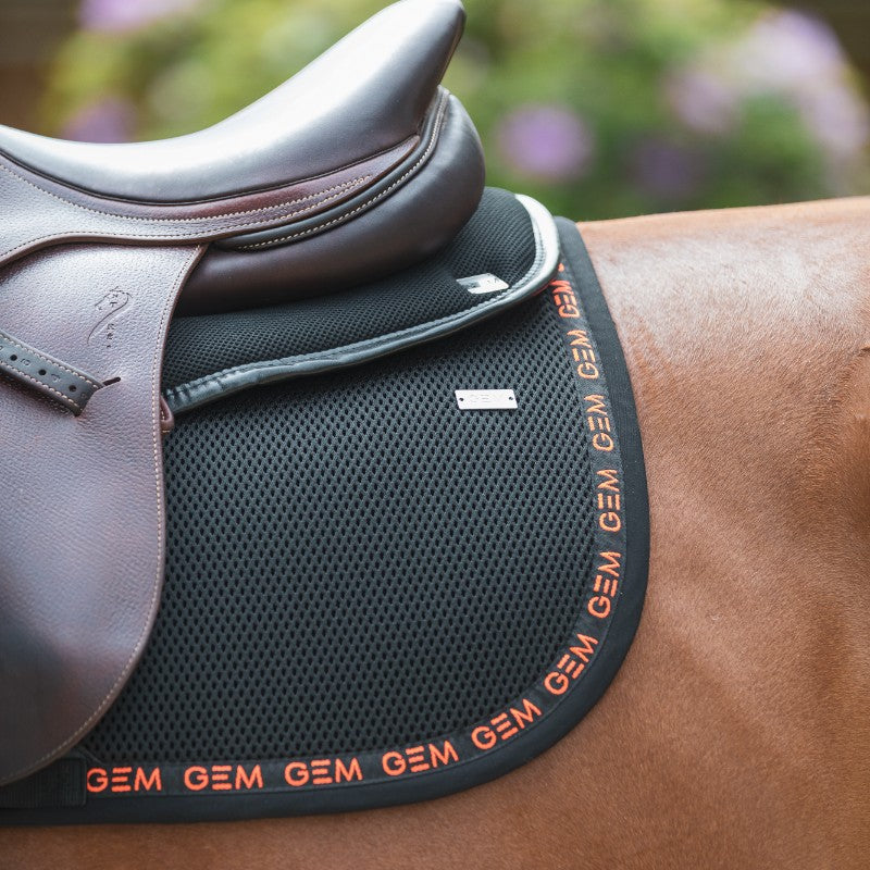 GEM - Tapis de selle mesh noir/ corail