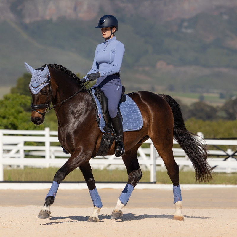 LeMieux - Tapis de dressage Suede powder blue | - Ohlala