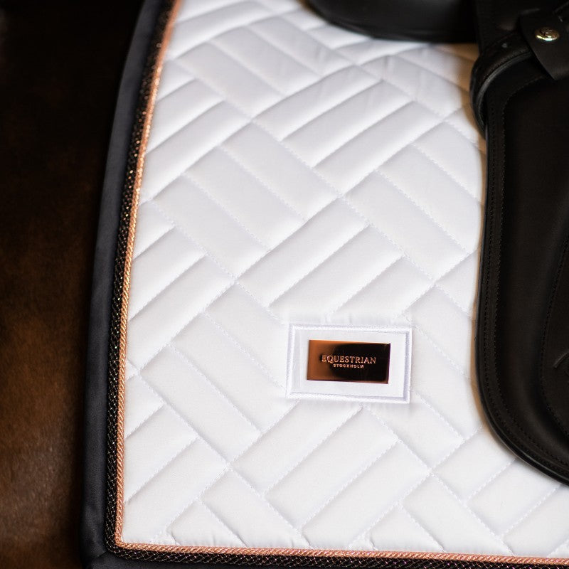 Equestrian Stockholm - Modern Dark Ocean witte/marine dressuurtapijt 