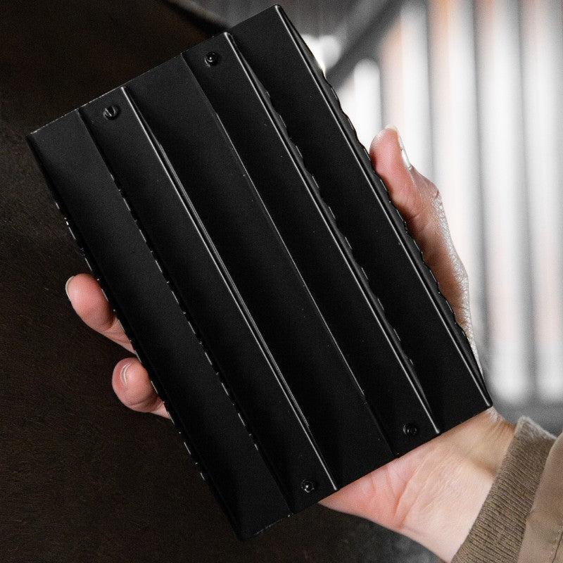 Grooming Deluxe - Black steel rake 