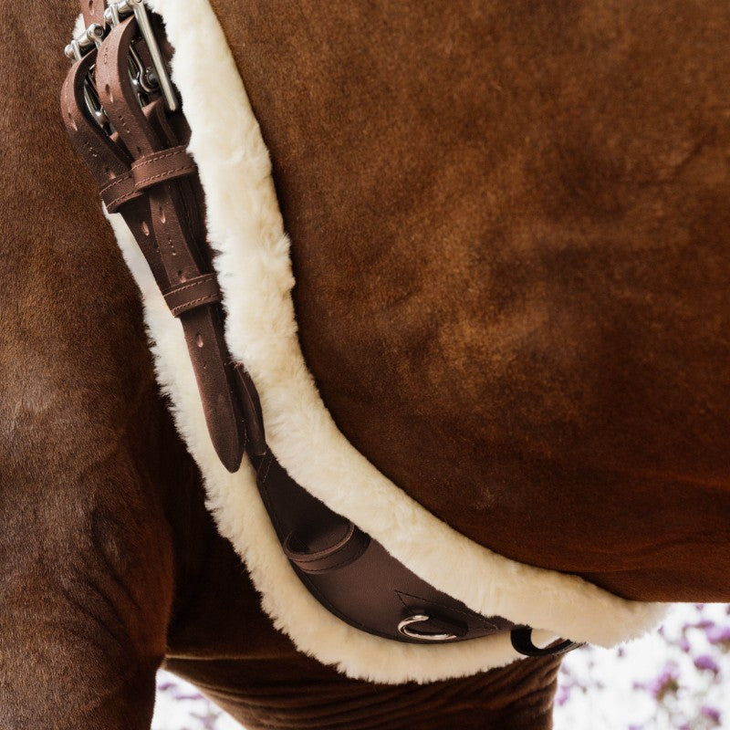 Kentucky Horsewear - Kurze anatomische Sattelgurte aus braunem Schaf 
