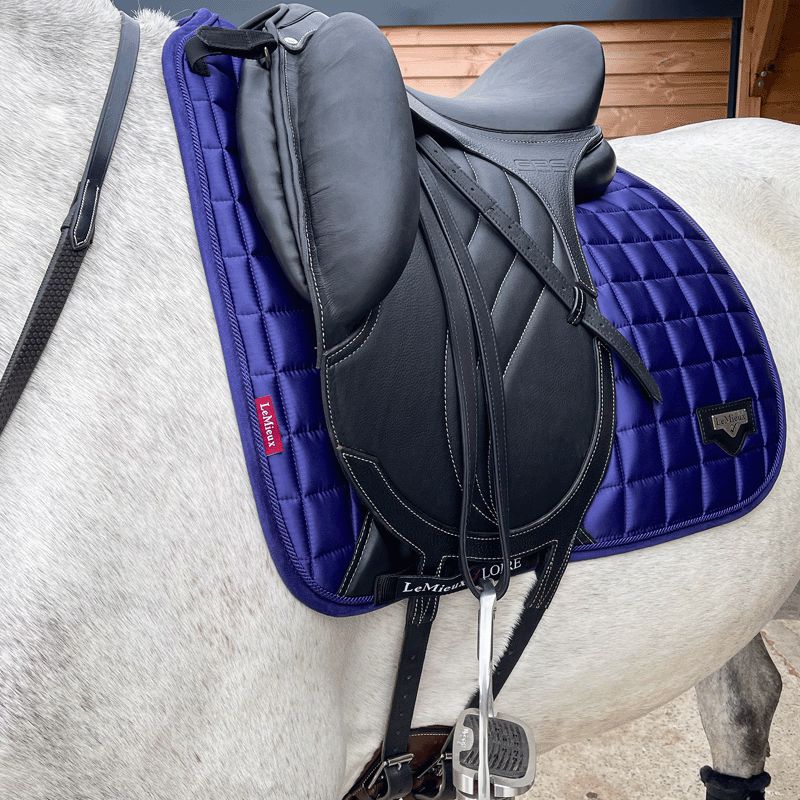 LeMieux - Tapis de dressage Loire Classic Square Ink Blue | - Ohlala