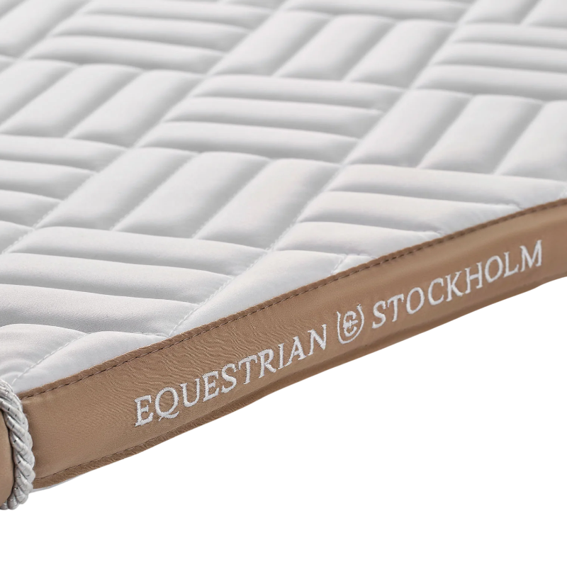 Equestrian Stockholm - Tapis de dressage Mordern White blanc/ sand