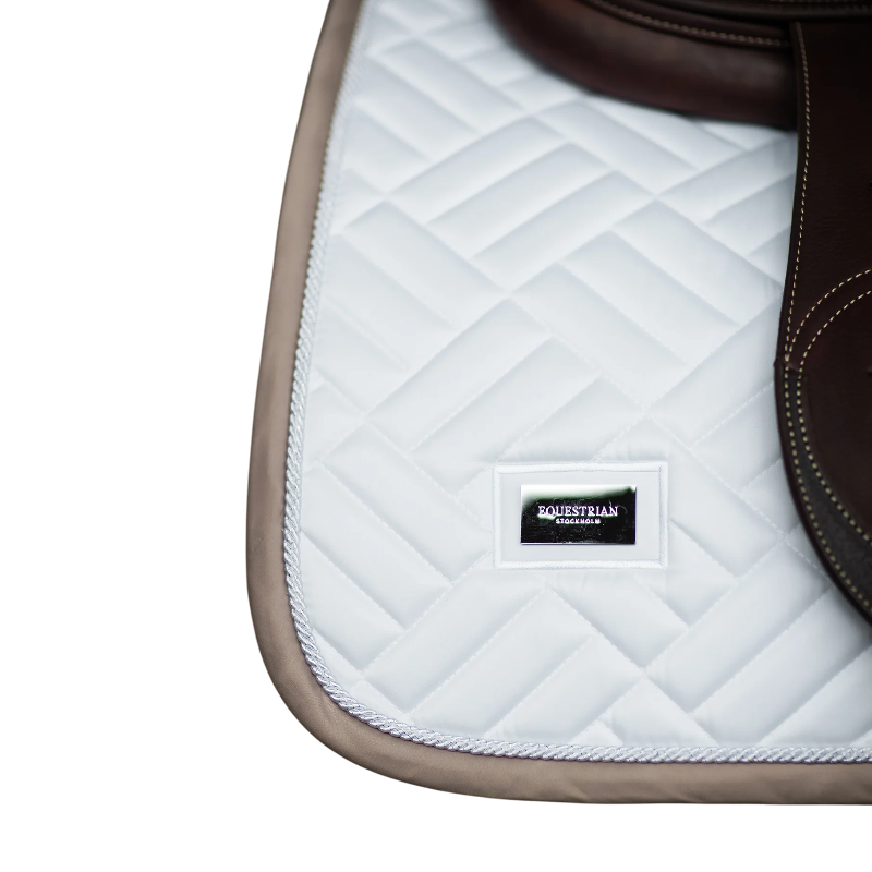 Equestrian Stockholm - Tapis de selle Modern White blanc/ sand