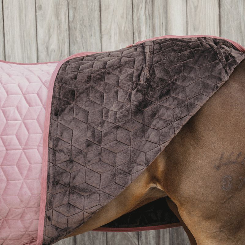 Kentucky Horsewear - Couverture de présentation velvet vieux rose 160g | - Ohlala