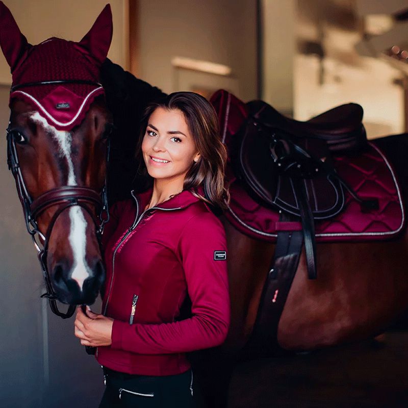 Equestrian Stockholm - Tapis de selle Bordeaux | - Ohlala